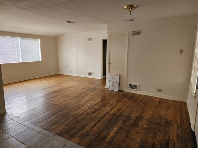Building Photo - 602 Santa Monica St