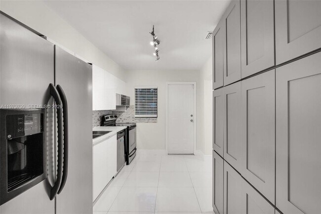 Foto del edificio - 5655 NE 5th Terrace
