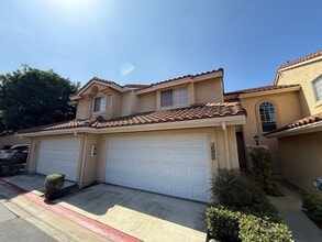Building Photo - 10880 Creekbridge Pl