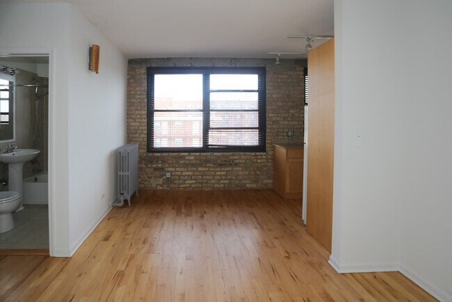 Foto del edificio - 4630 N Beacon St