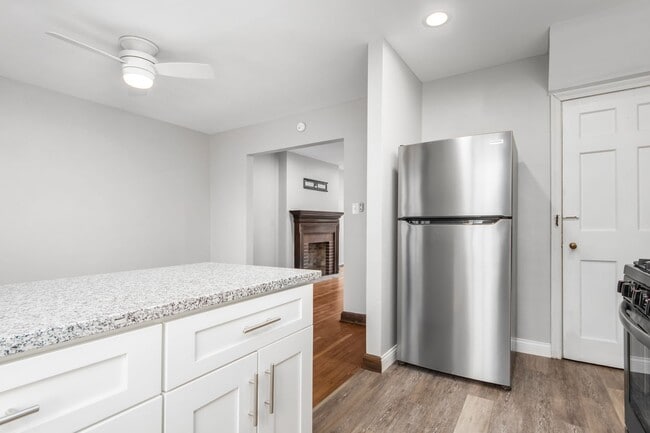 Building Photo - 5839 N. High St