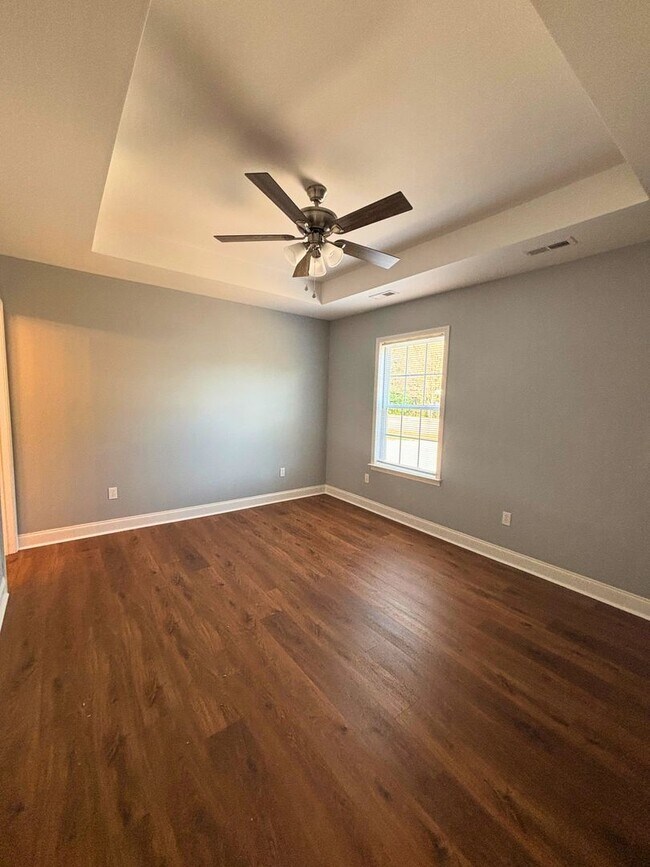 Foto del edificio - Brand New 3 Bed, 2 Bath Home! Hardwood floors & Stainless Steel Appliances