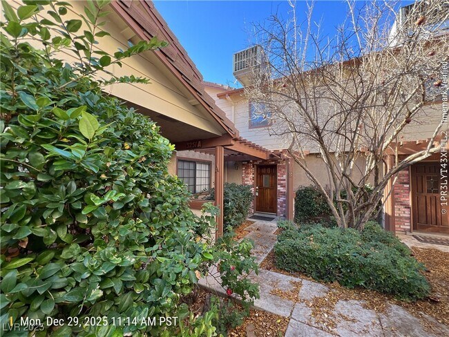 Foto del edificio - 3251 Dawnflower St