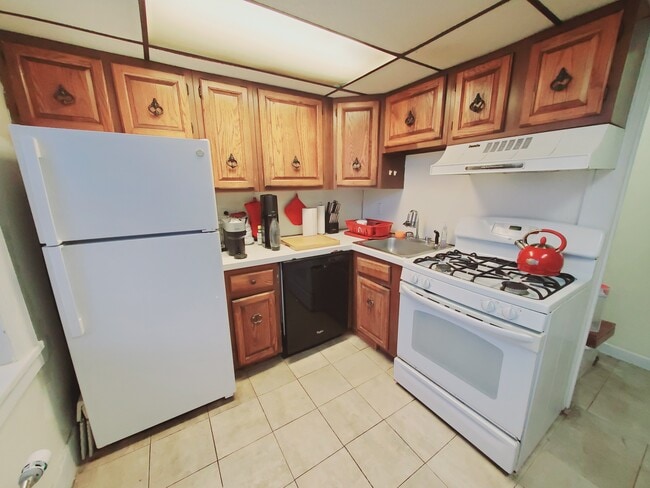 Building Photo - 641 Summer St