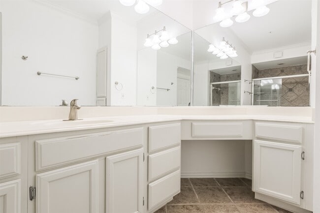 Building Photo - 2111 Welch St