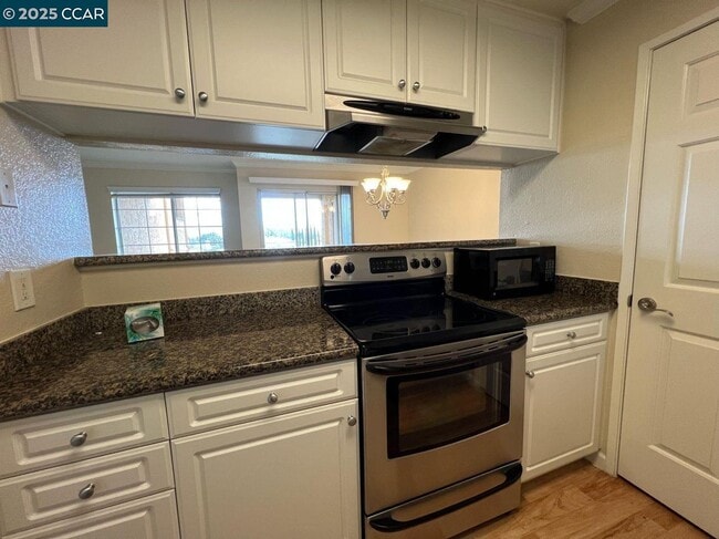 Building Photo - 460 Bollinger Canyon Ln