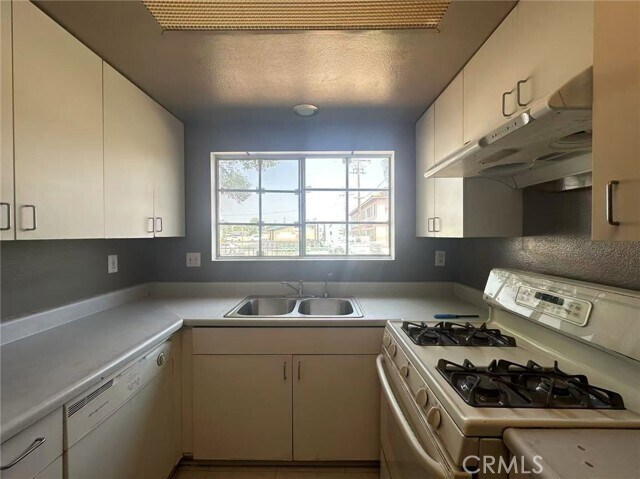 Foto del edificio - 920 N Unruh Ave