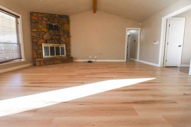 Foto del edificio - 3 Bed / 2 Bath / East Tulsa $1680 / Month