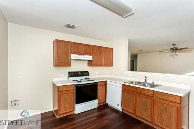 Building Photo - REDUCED!