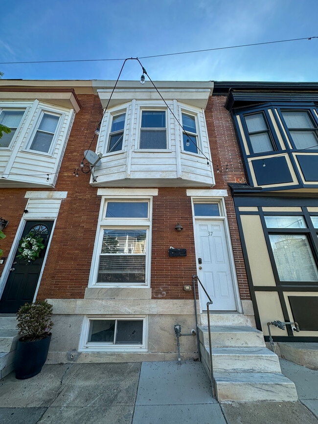 Front of House at Day - 37 S Ellwood Ave