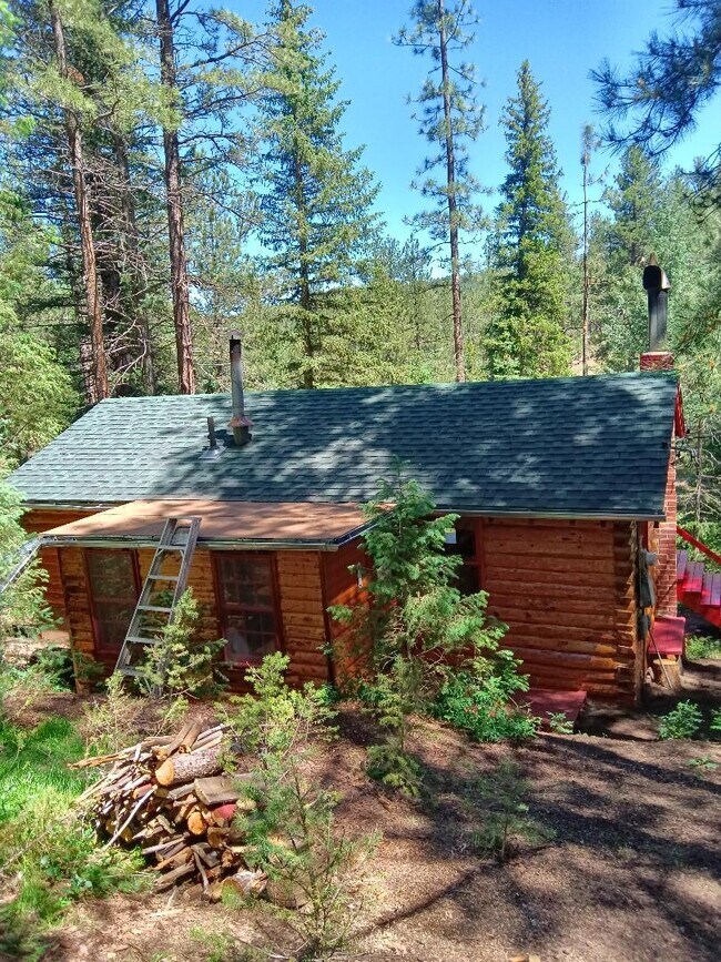 Building Photo - 12922 W Pine Creek Rd