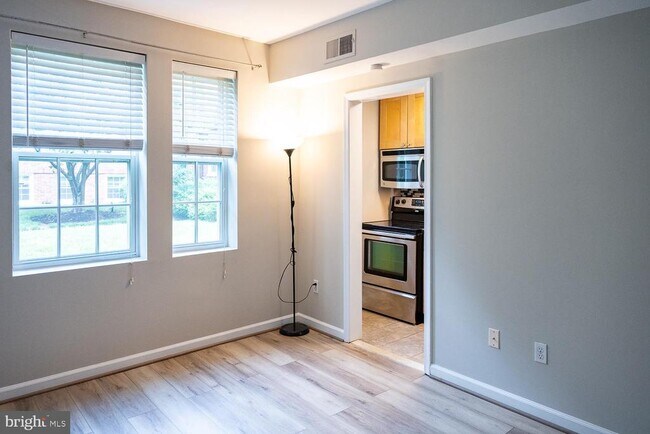 Foto del edificio - 1721 Queens Ln
