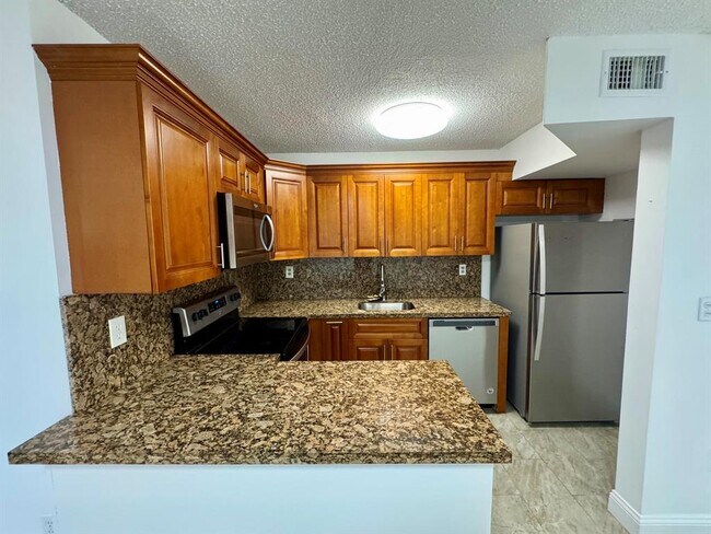 Foto del edificio - 3662 SW 59th Ave