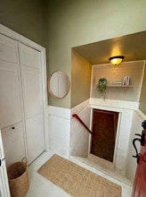 Building Photo - 404 E Oak St