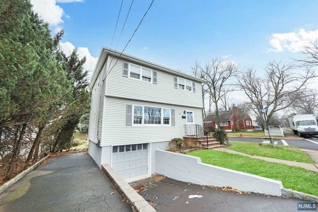Foto del edificio - 493 Ridgewood Rd