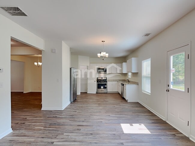 Building Photo - 290 Maxton Ave