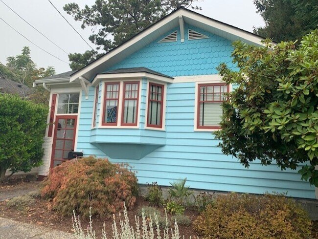 Foto del edificio - Charming Maple Leaf 3 bedroom, 2 bath 1300...