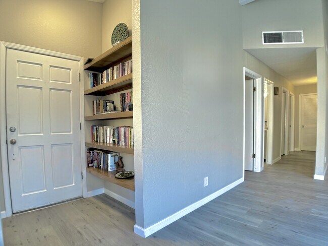 Foto del edificio - 215 Canyon Terrace Dr