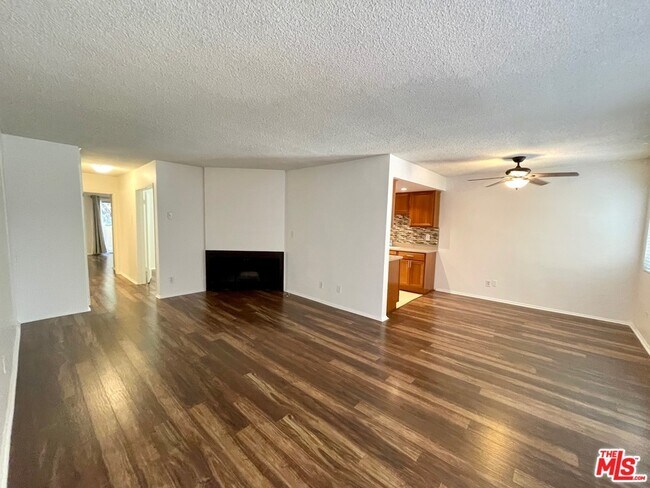 Foto del edificio - 1951 Malcolm Ave