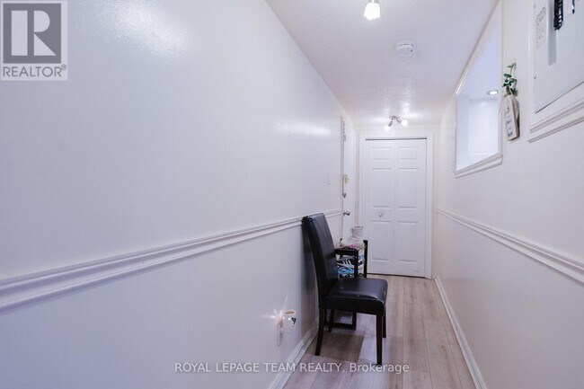 Building Photo - 2044 Arrowsmith Dr