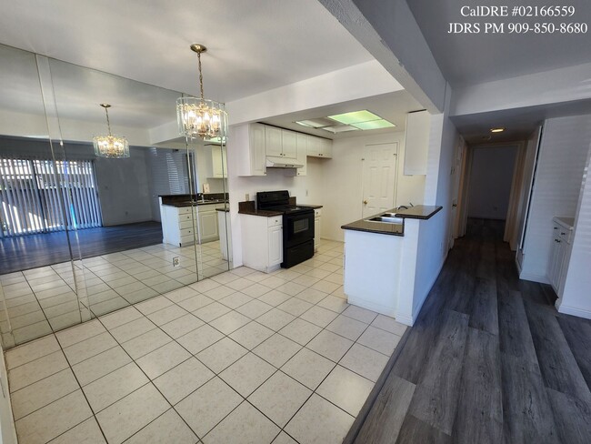 Building Photo - Corona 2 Bedroom Condo