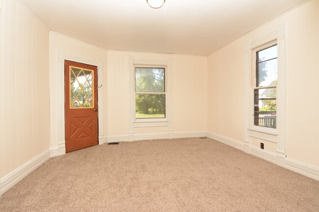 Living Room - 903 W Chestnut St