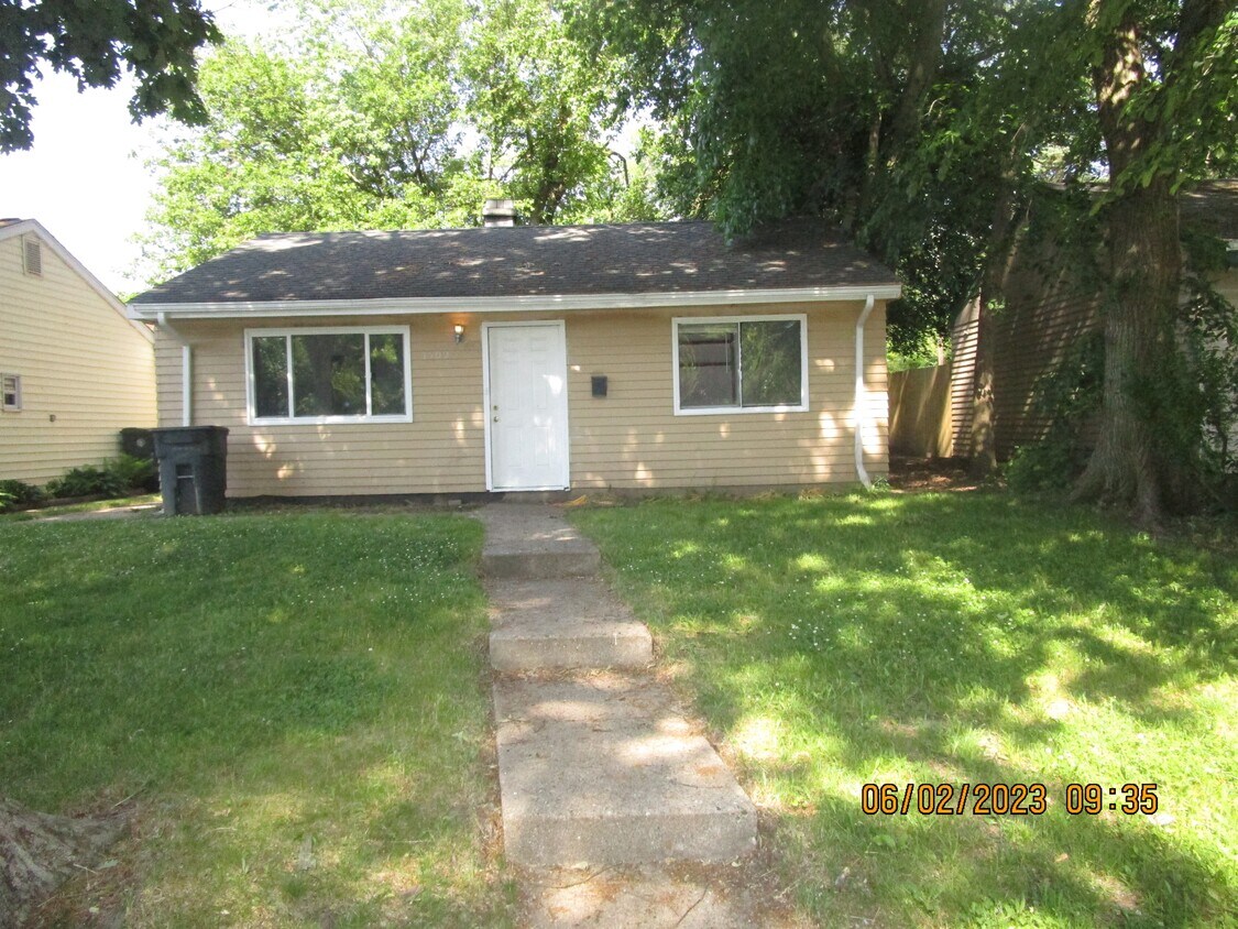 Primary Photo - 1509 N Elmer St