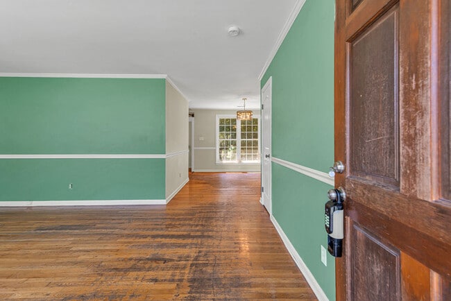 Building Photo - 707 Christine Ave