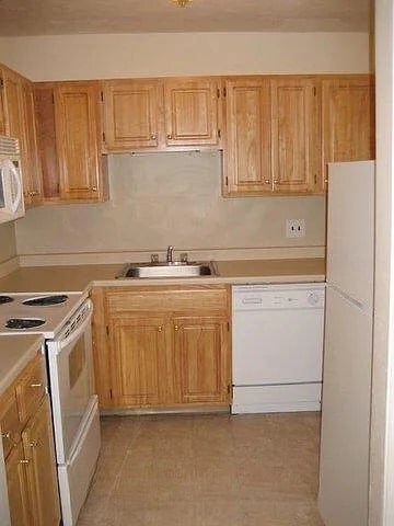 Foto del edificio - 561 Worcester Rd