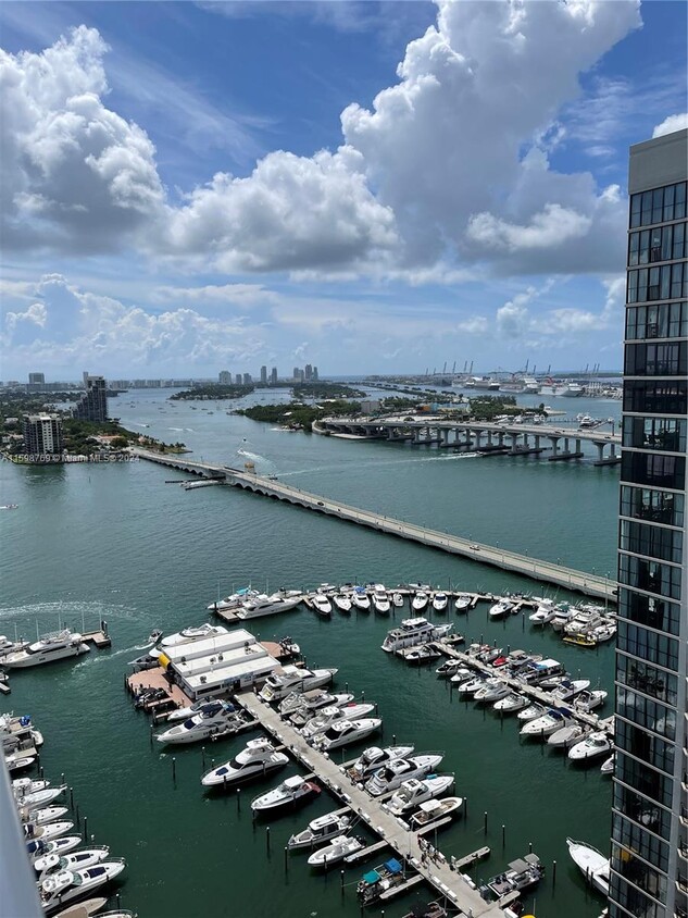 Foto principal - 1717 N Bayshore Dr