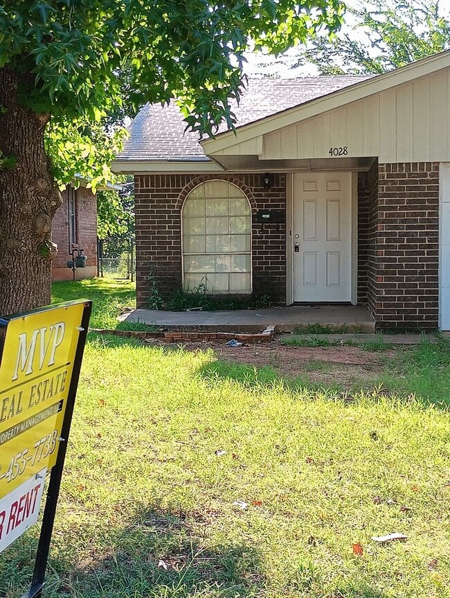 Building Photo - 4028 Locust Dr