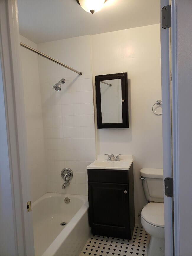 Foto del edificio - 4815 W Belle Plaine Ave