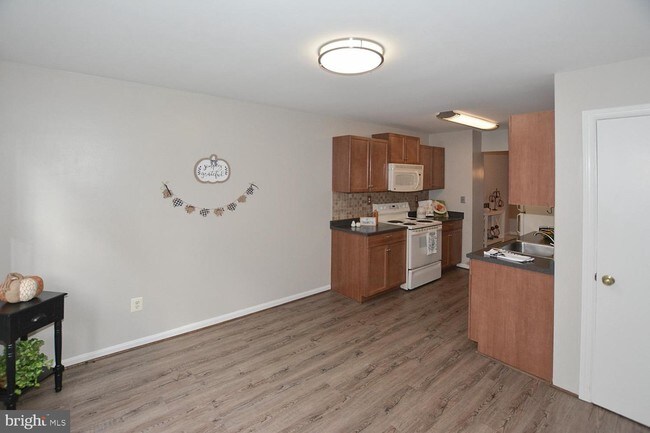 Foto del edificio - 8323 Stationhouse Ct