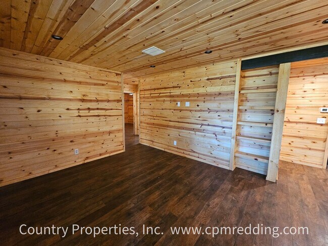 Building Photo - Country Living with 4 Bedrooms plus an Office!