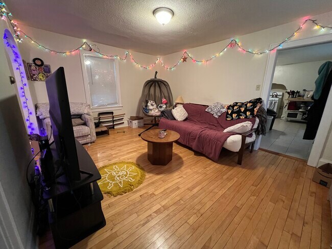 Foto del edificio - 1671 N Van Buren St