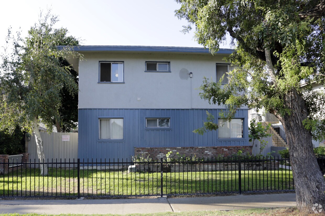 Building Photo - 1818 Glenoaks Ave