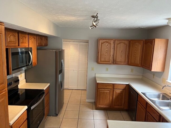 Building Photo - 218 Equestrian Dr