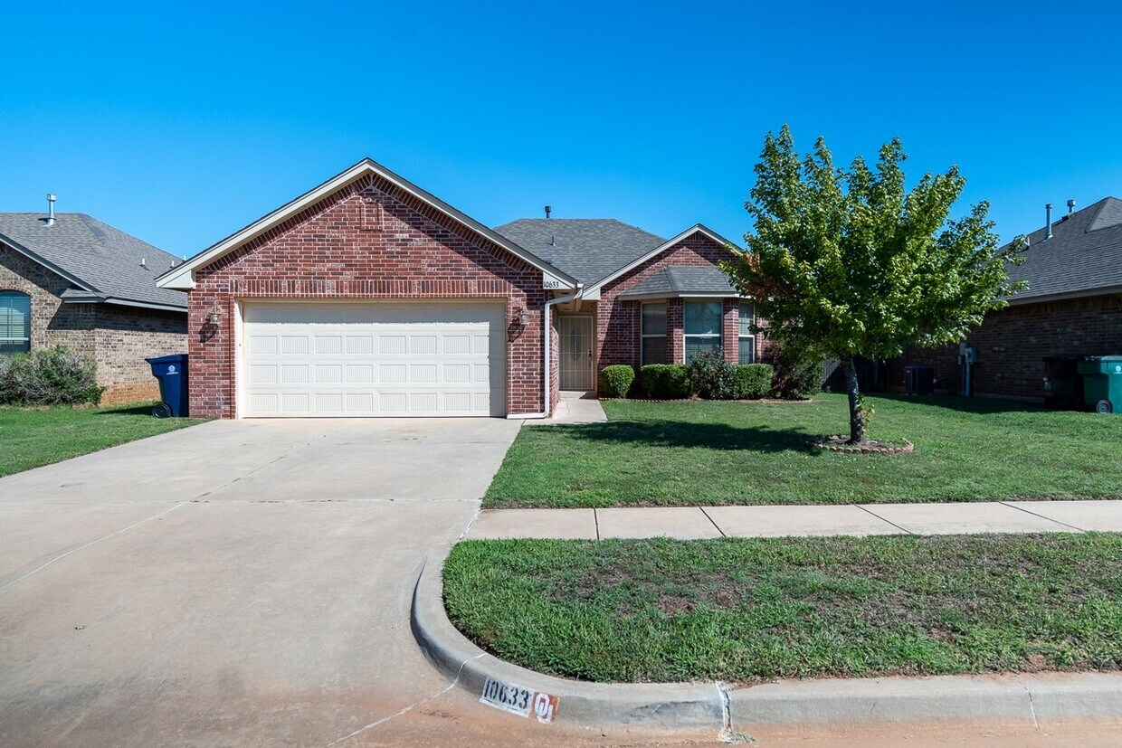 3 Bed 2 Bath Home in Heart Of Yukon! House Rental in Yukon