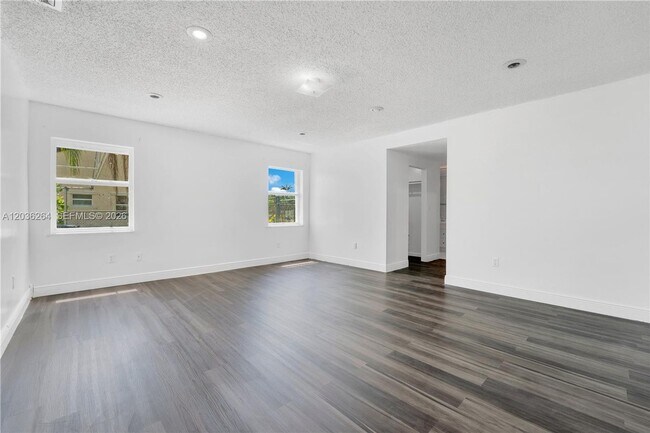Foto del edificio - 15241 SW 150th St