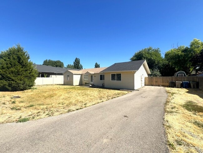 Building Photo - 8725 W Cory Ln