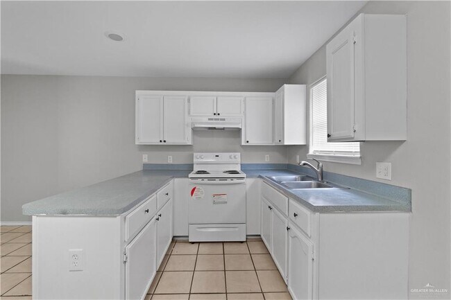 Building Photo - 10 Hibiscus Ave