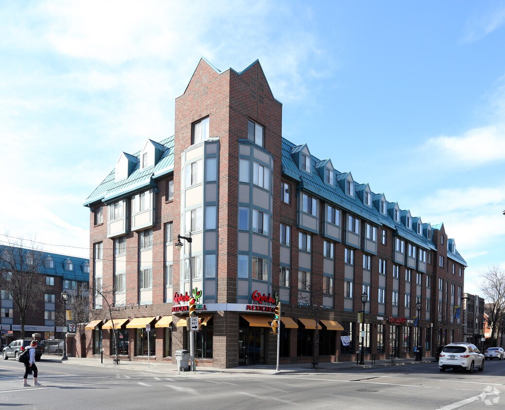 Primary Photo - Campus Town West
