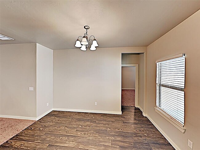 Foto del edificio - 1045 Creek Side Dr