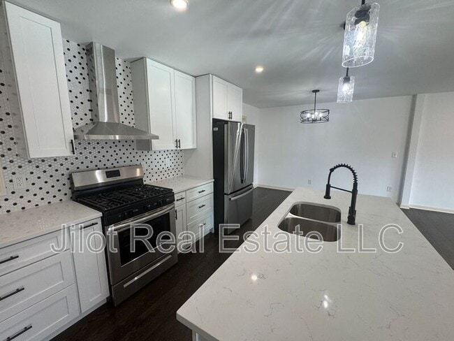 Foto del edificio - 2390 Tiffany Pl