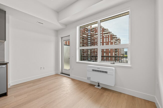 Building Photo - 1110 Lawson Av