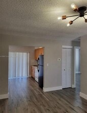 Building Photo - 827 SW 11th Ave
