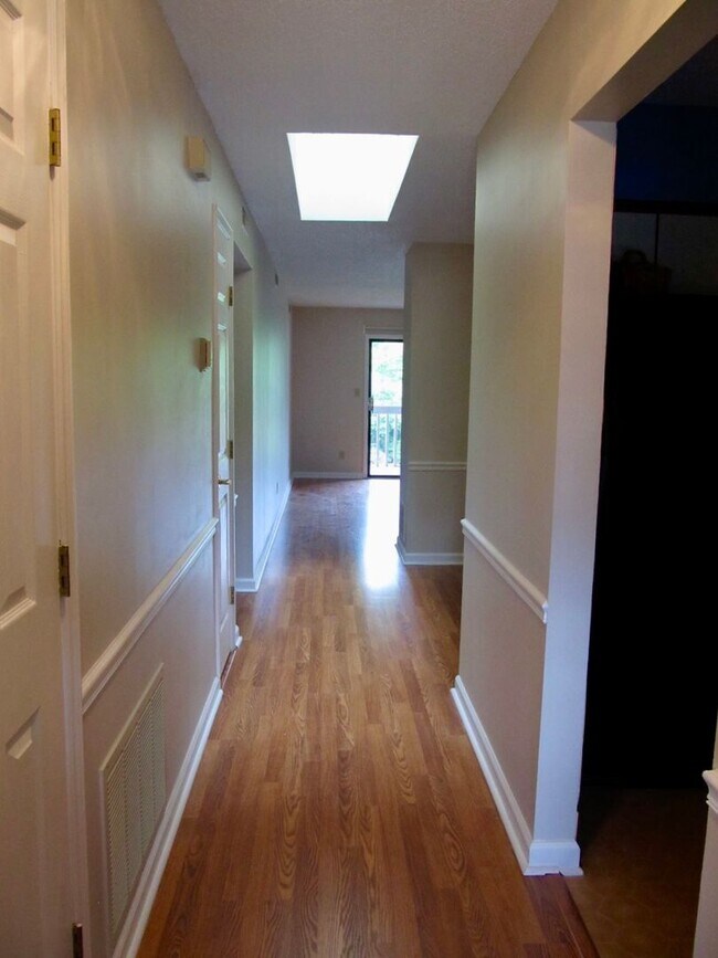 Foto del edificio - East Asheville Condo in The Cloisters