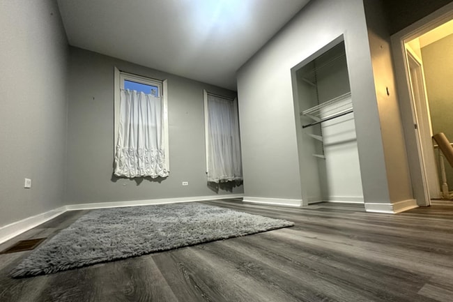 dormitorio de tamaño mediano - 1131 W 17th St