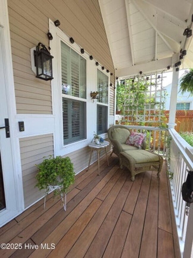 Foto del edificio - Welcome to this stunning 3-bedroom, 3-bath...