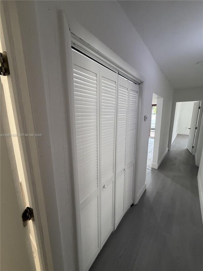 Foto del edificio - 2424 SW 21st Ter